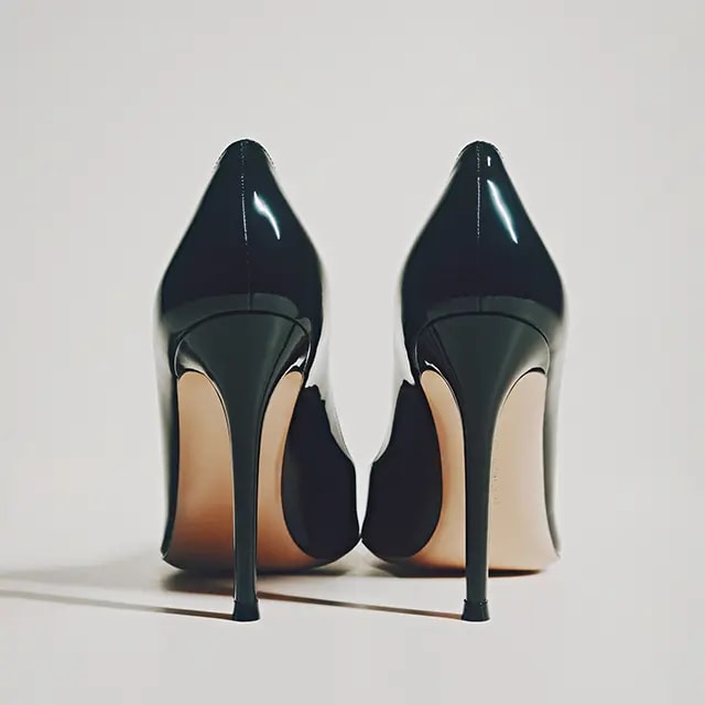 Classic Gianvito Rossi heels in black leather