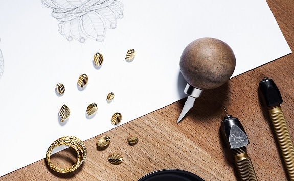 Resized 575X355 4X5 CARTIER GRAIN DE CAFE 9303